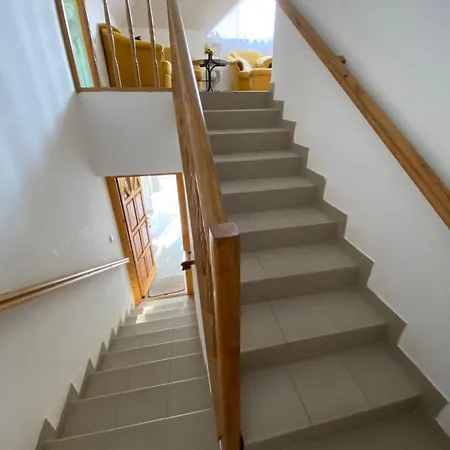 Varga Apartment *
