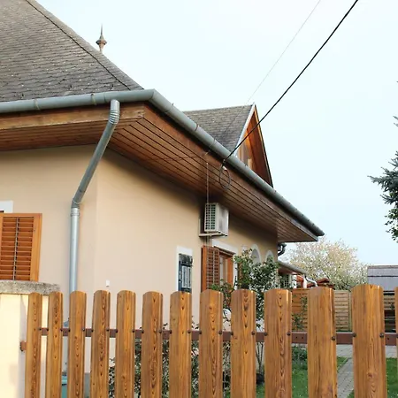 Varga Apartment *
