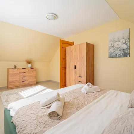 Apartment Varga *