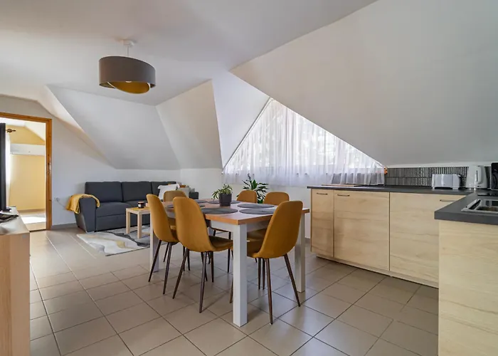 Varga Apartment *